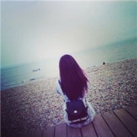 qq头像女生唯美小清新背影海边精选 我容易动情却不易动心