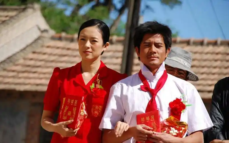 80年代的婚姻,郭富城章子怡婚照,郭富城手捧结婚证流下热泪