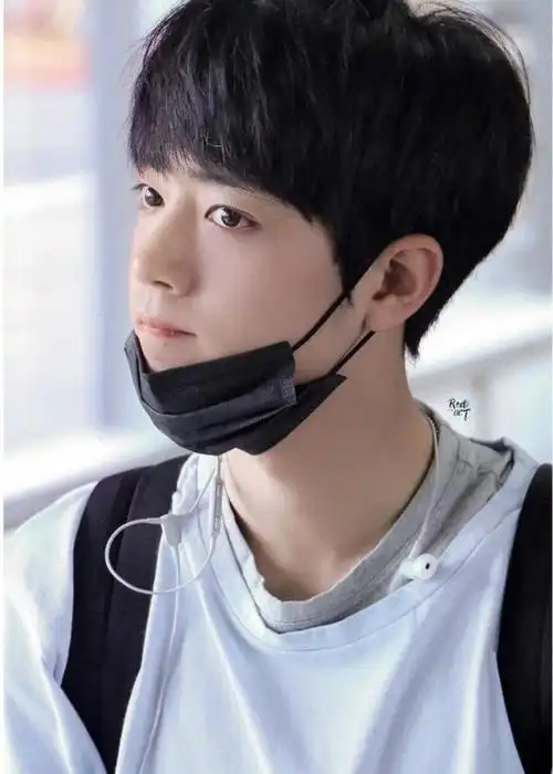 肖战发型大盘点,禁欲忧郁清纯性感让人无法移开眼睛,高贵而冷酷