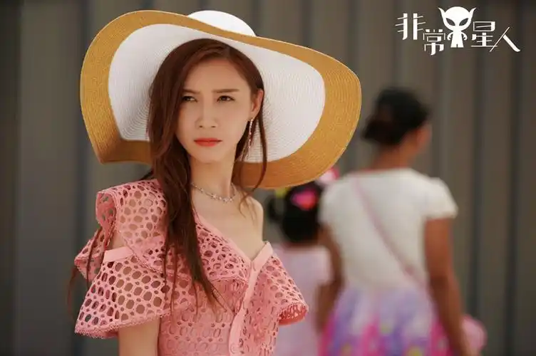 徐立《非常y星人》剧照曝光 百变造型可盐可甜化身时尚icon