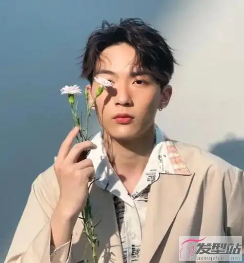 2021男生烫头推荐 最帅的烫发打造男神风_发型站_最新流行发型设计