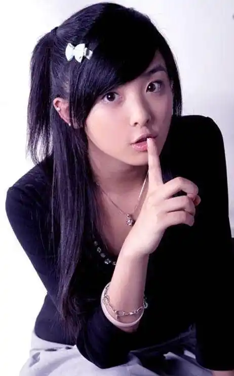 张含韵把水洒到赵丽颖身上,赶紧道歉,她的回怼让人笑翻_工作_转型