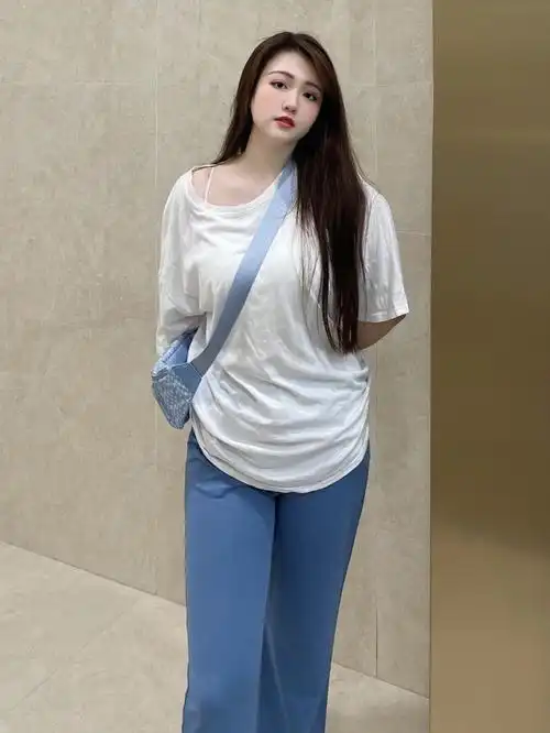 方便姐妹们参考:|身高体重:170/130    三围:96/75/99||大小腿围:48