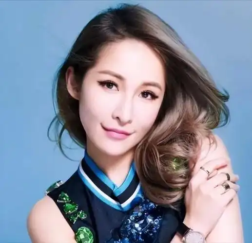 萧亚轩的绚烂情史,交往男友超过10位,如今44岁单身未婚