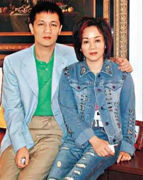 毛玉萍有过登记的经历两人只有夫妻之实,并且还育有一名11岁的儿子