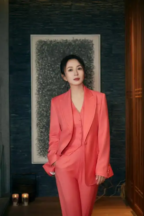 杨童舒在有趣的路上做减法丨人物