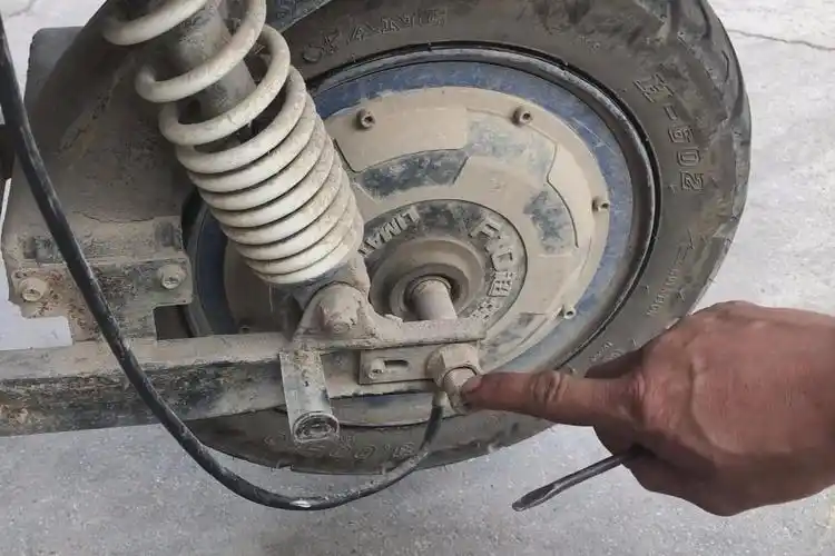 电动车维修,你知道电动车后轮,哪些螺丝容易导致安全隐患吗?