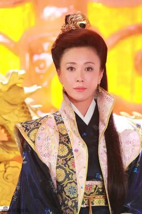 中老年妲己气度还在,脸就不予置评了.