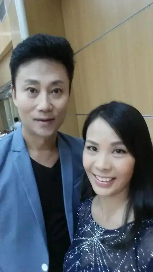 耿为华:被小14岁粉丝倒追,离婚那天和女儿抱头痛哭,51岁仍单身