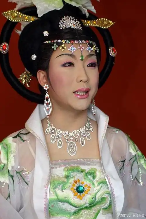 李玉刚,这个名字已经深入人心,成为了中国乐坛的传奇之星.