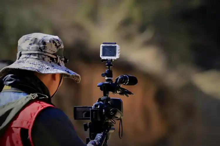 10月15日参加宣化真诚微电影摄制组在大湾村拍摄微电影《山丹丹开花红