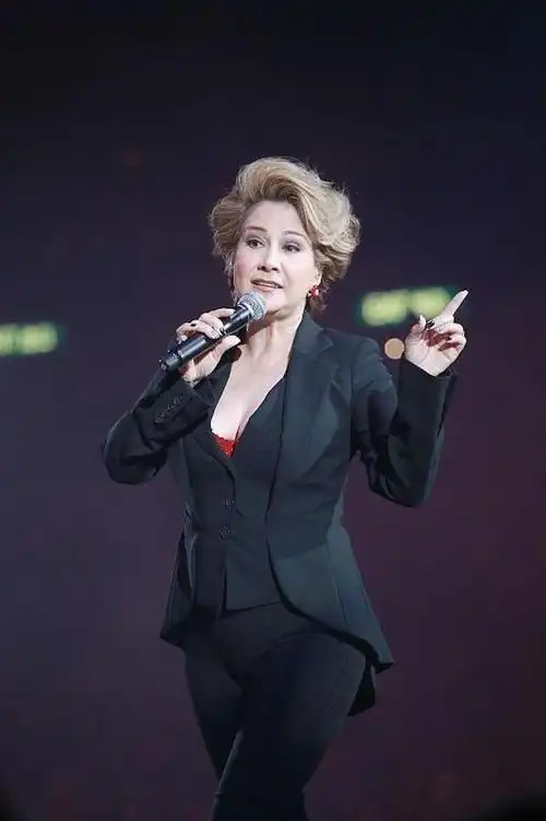 李龙基面临舆论压力:甄妮言论引发讨论