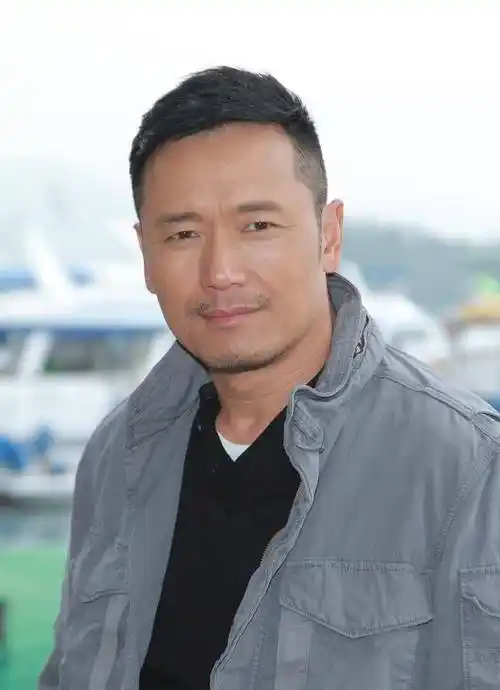 原创70年代男神苗侨伟25岁演绎最帅杨康32岁娶娇妻如今幸福美满