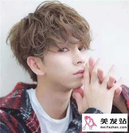 男生烫发流行款空气感纹理烫