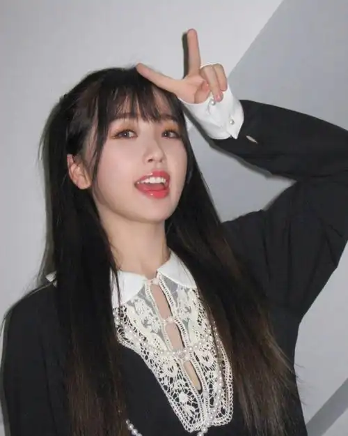 直刘海小95也超级漂亮啊#虞书欣  #宝藏女孩虞书欣  #头像分享