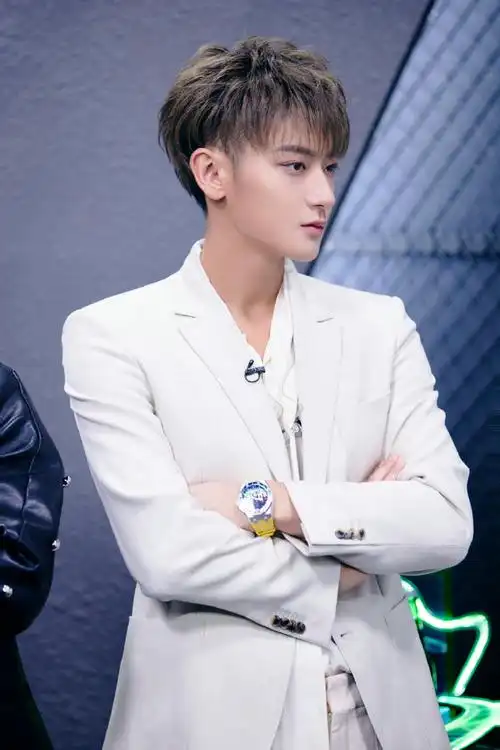 黄子韬说马伯骞是最好的背景板##黄子韬马伯骞欢喜冤家##星电音联