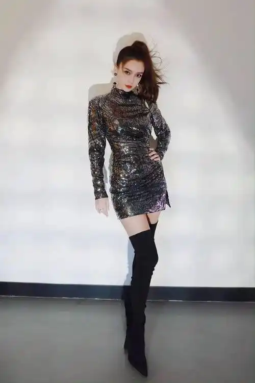 关晓彤的长靴专治不完美腿形