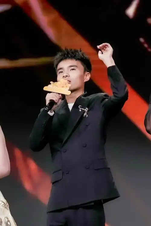 imp小鬼直播两周年,和粉丝一起做公益