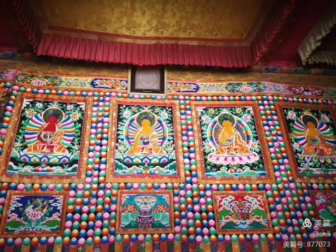 非常精美的堆绣几乎在塔尔寺每个寺院都有.