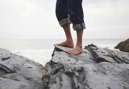 会隐形的"鞋子",穿上就像光着走路,爬山攀岩都不扎脚!