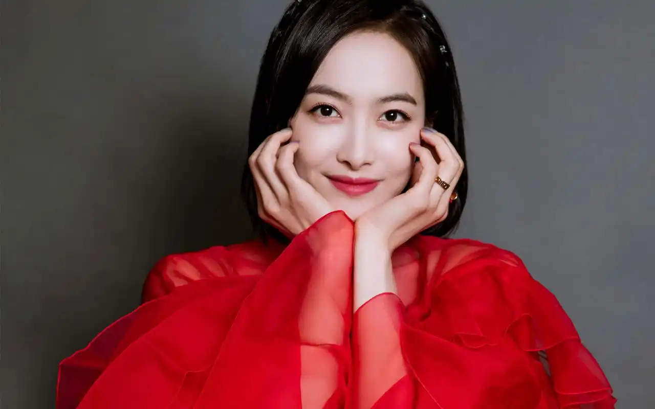 网友认为宋茜对舞台要求高是正常,但伴舞们工作压力和待遇不满也有