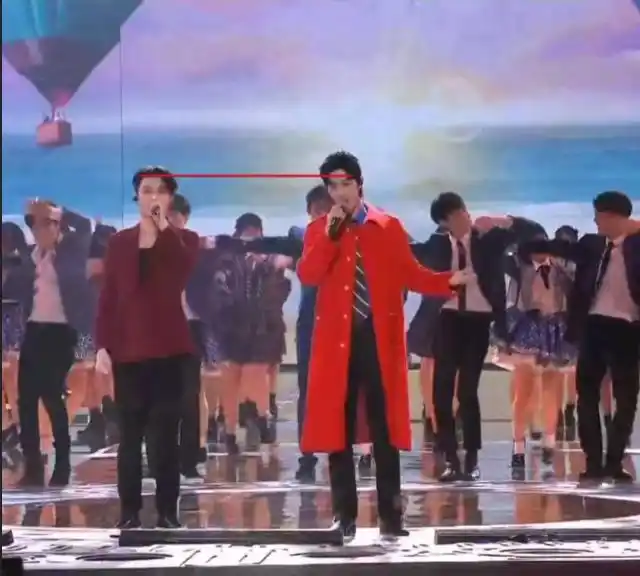 张艺兴和肖战同台合唱,身高差距太明显,蔡徐坤的身高引关注