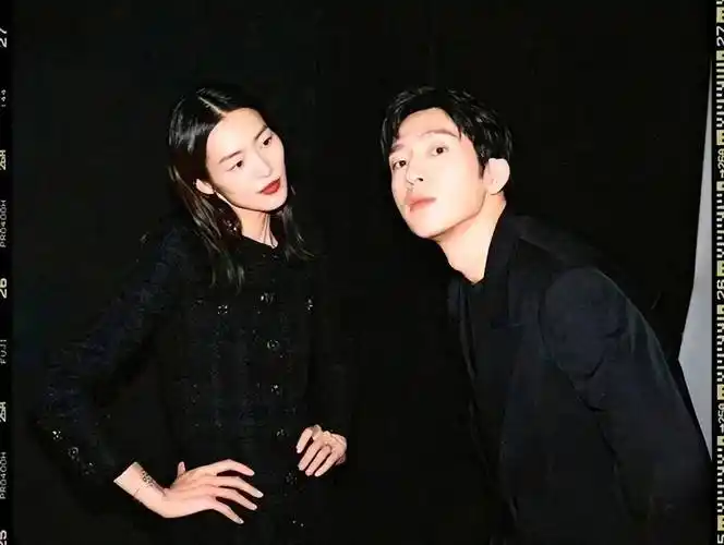 井柏然高调秀恩爱:我女朋友素颜太好看了!网友直呼狗粮吃撑了