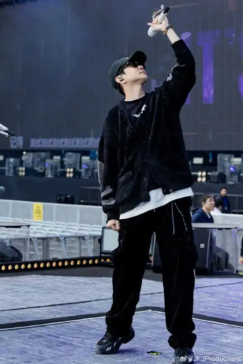 林俊杰jj20世界巡回演唱会##jj20andbeyond##在林俊杰演唱会重拾快乐