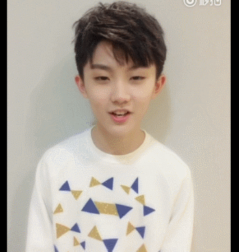 马嘉祺不属于惊艳型的,跟公司一贯的审美标准不一致,但具有辨识度,能