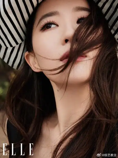 elle镜头下的刘亦菲##刘亦菲提裙边