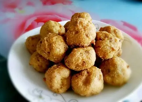 一定不要加水搅拌,这样做外酥里嫩,孩子更爱吃的做法,炸豆腐肉丸子