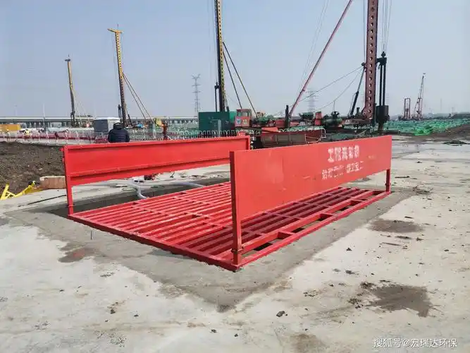 宏瑞达工程洗轮机走进青海西宁建筑工地