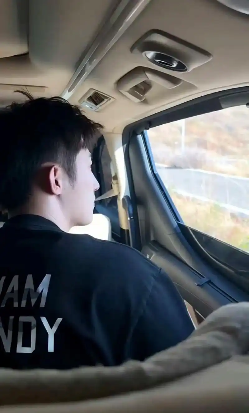 他留给你 是背影#人间理想黄景瑜