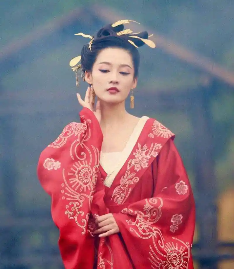 《楚乔传》中,李沁炸裂的演技,每个眼神的画面都把握的游刃有余,霸气