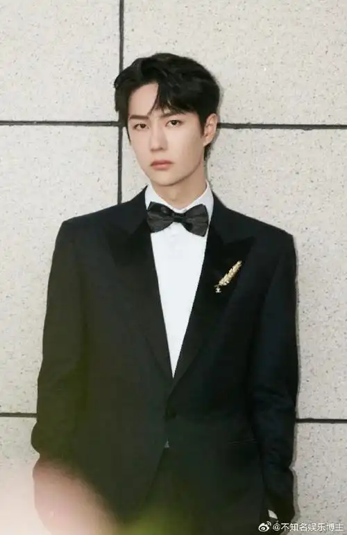 最适合穿黑色西装的男明星