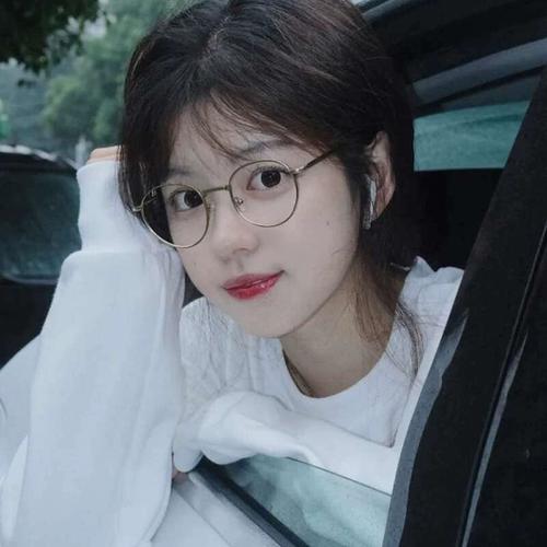 近视眼镜女可配度数防蓝光防辐射素颜神器ins风小圆脸眼睛框平光