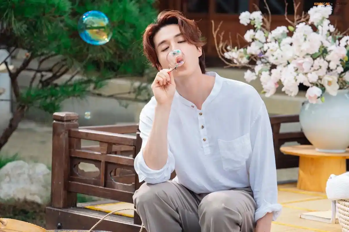 吹泡泡也可爱.#九尾狐传1938 #李栋旭 #好剧推荐 #一 - 抖音