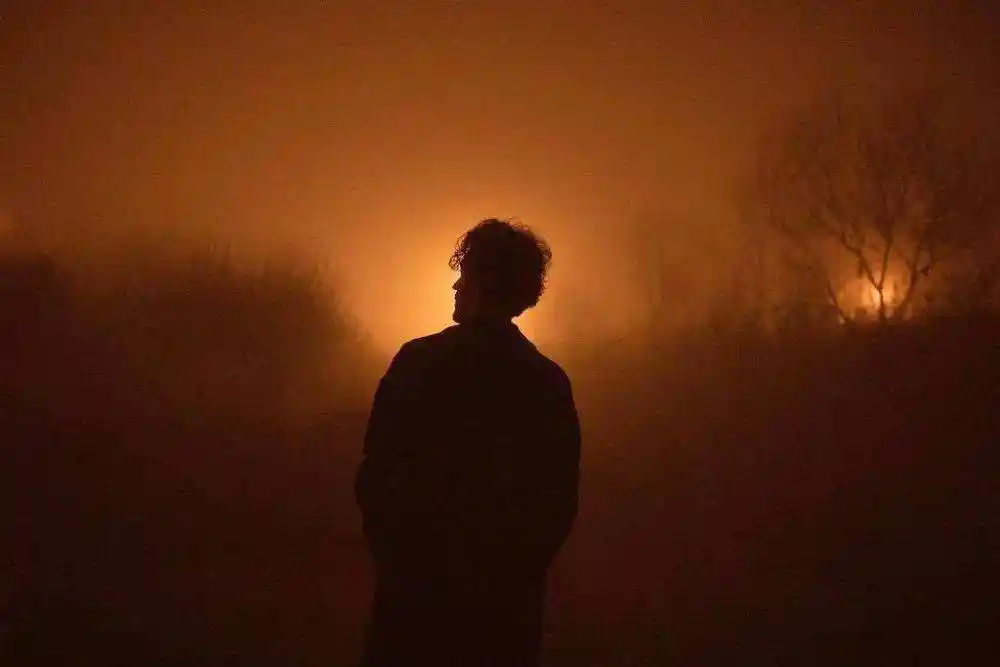 趣味测试:三个男孩背影你喜欢哪个?测一测你在异性眼里魅力值?