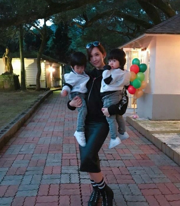 林志颖一家五口庆生好温馨,网友:不愧为不老男神!