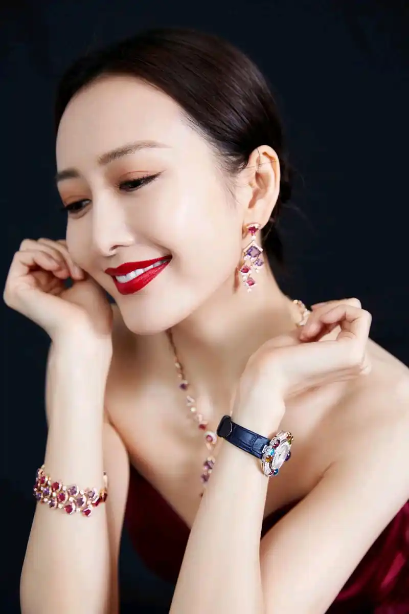 精美图集|王鸥优雅红裙晚礼服写真