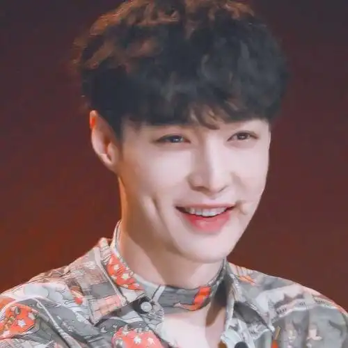 张艺兴哪些照片适合用来做头像? - 知乎