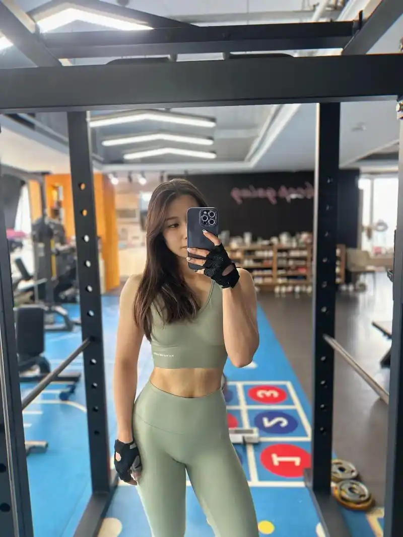 撸铁女孩 #爱健身的小姐姐 #图文伙伴计划  - 抖音