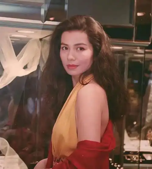 时尚真是一个轮回90年代性感港星们的惊艳穿搭合集