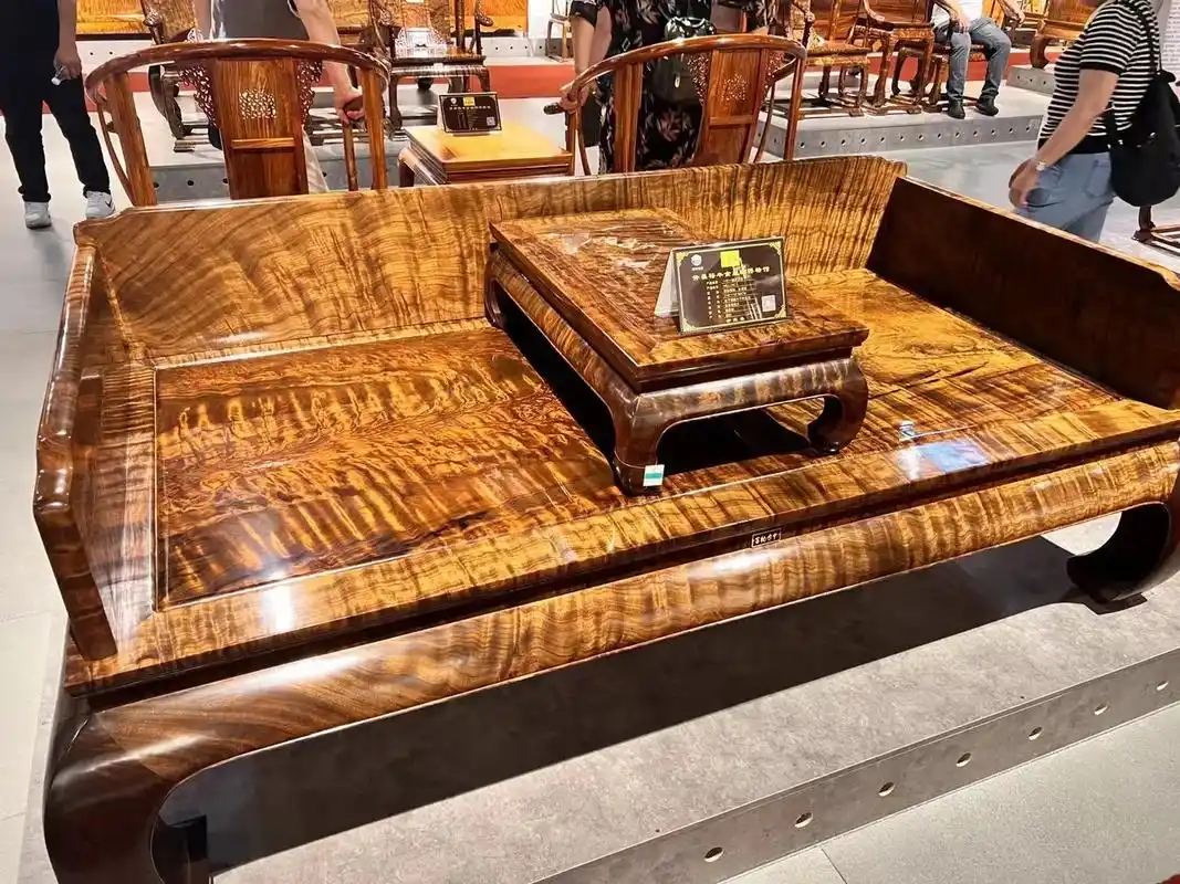 万年金丝楠木"罗汉床" - 抖音