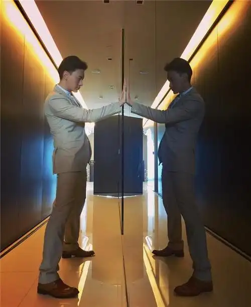 腿长两米八郑元畅感恩节晒照致谢粉丝