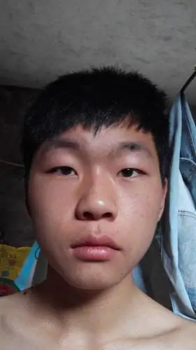 有一个男生,他给我发了一张照片,他很自卑,觉得自己特别丑,我也很想