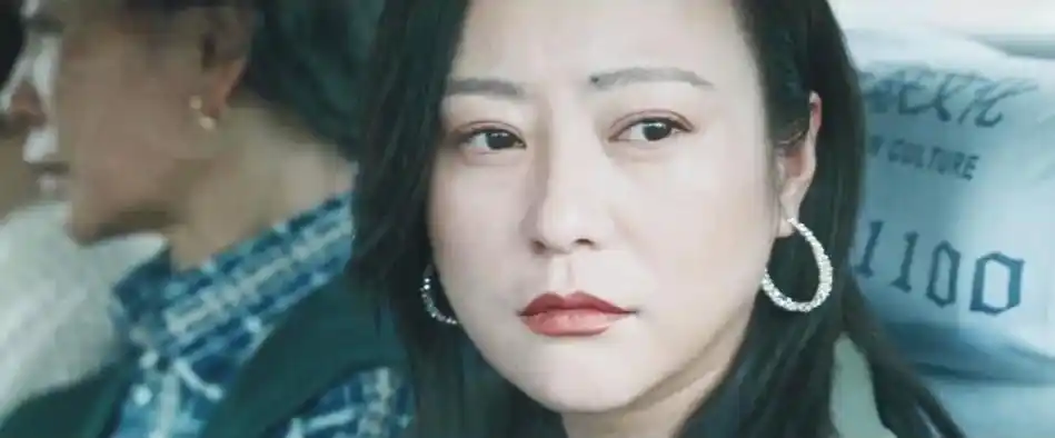 郝蕾又惹"争议"了,可事实上,她已走上了女演员的另一条大路