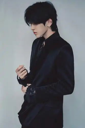 蔡徐坤情人舞台首秀