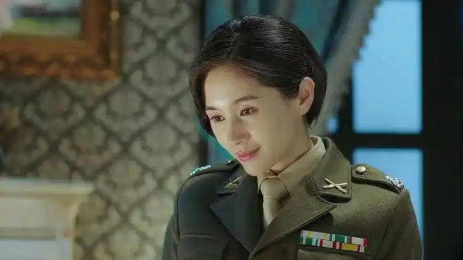 双刺:吴佩欣是个极端主义者,彭刚见她孤苦伶仃,忍住不满留下来-影视综