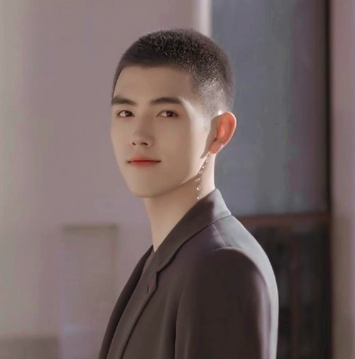 00后男星的寸头,千玺痞气,陈飞宇精致,看到黄明昊:猕猴桃?